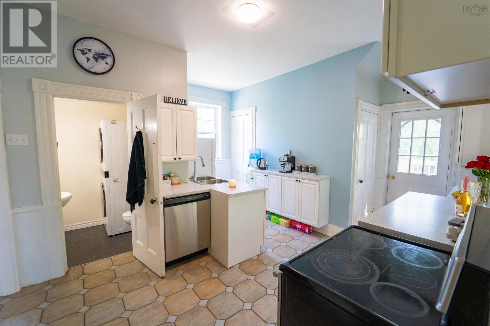 Photo 20 of 42 Victoria Street W, Amherst NS