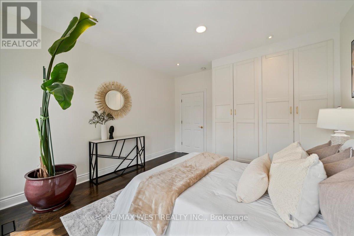 Photo 14 of 248 1 2 Euclid Avenue, Toronto ON