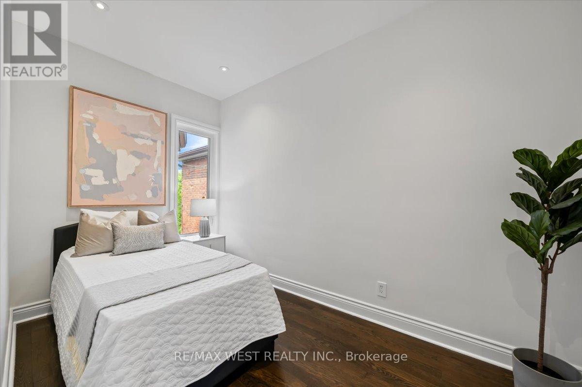 Photo 16 of 248 1 2 Euclid Avenue, Toronto ON