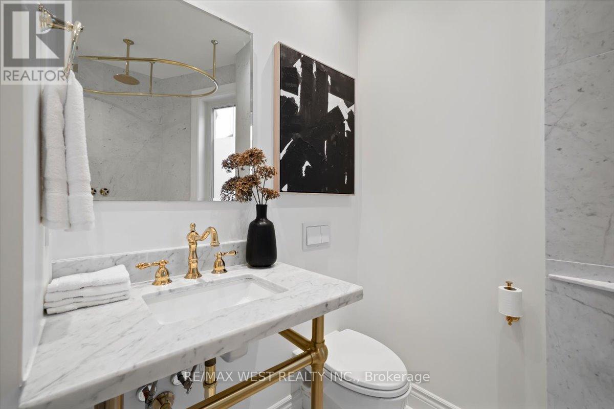Photo 18 of 248 1 2 Euclid Avenue, Toronto ON