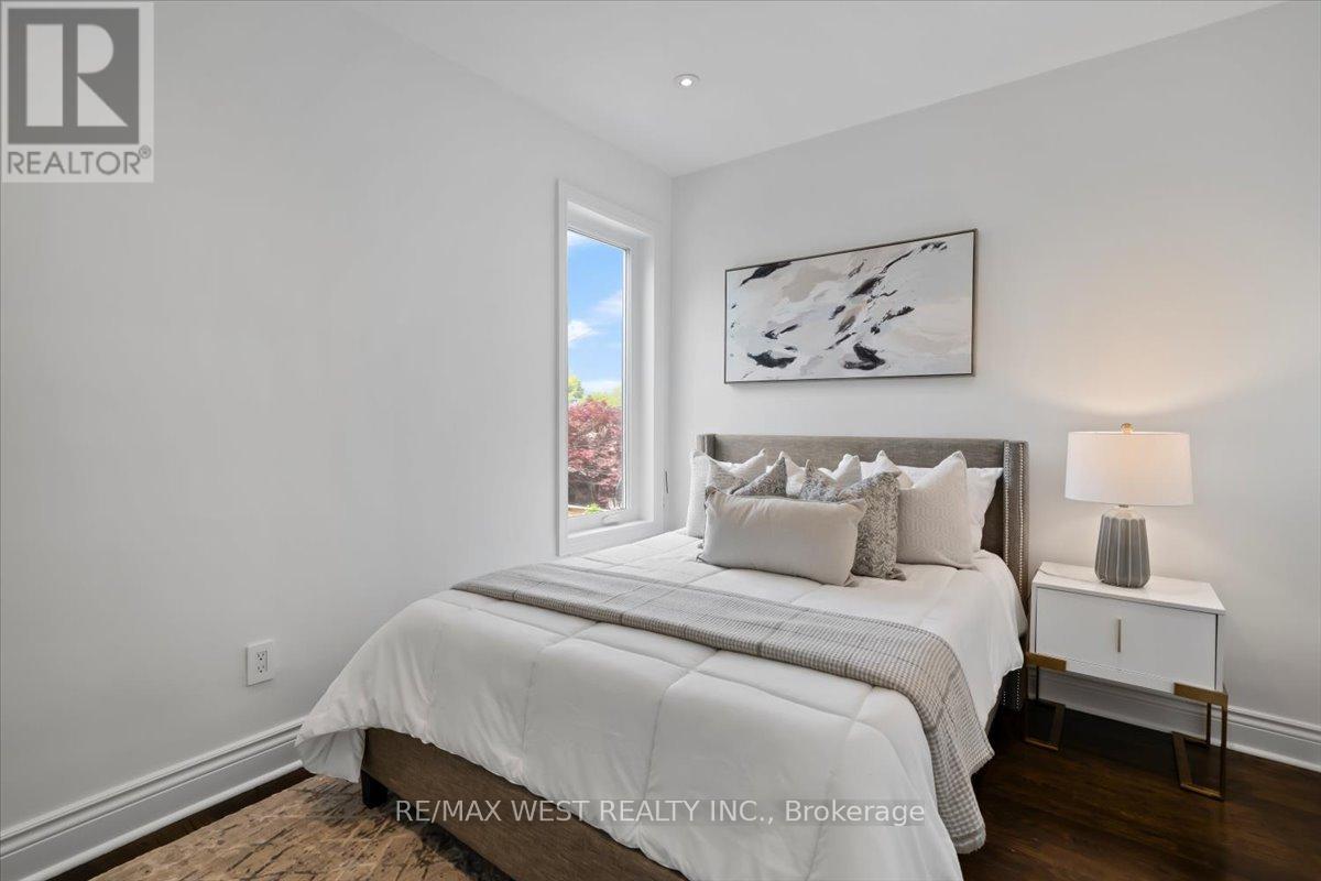Photo 21 of 248 1 2 Euclid Avenue, Toronto ON