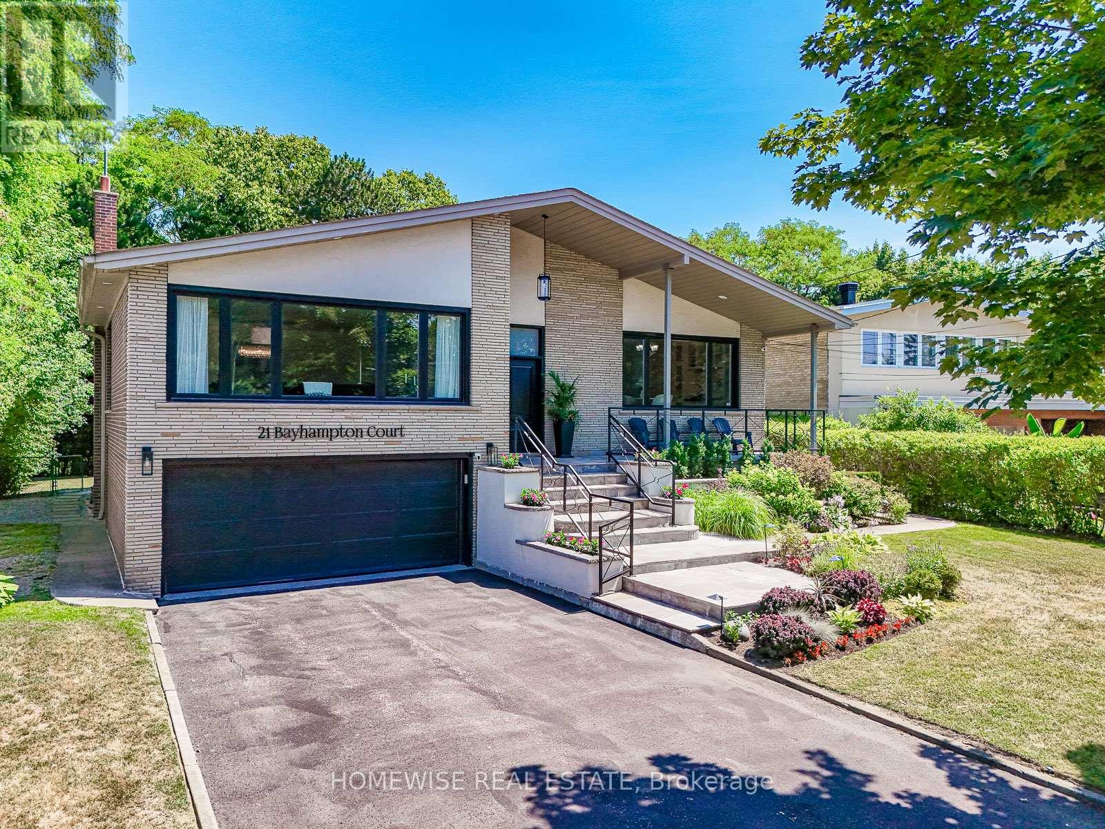 Photo 2 of 21 Bayhampton Court, Toronto ON