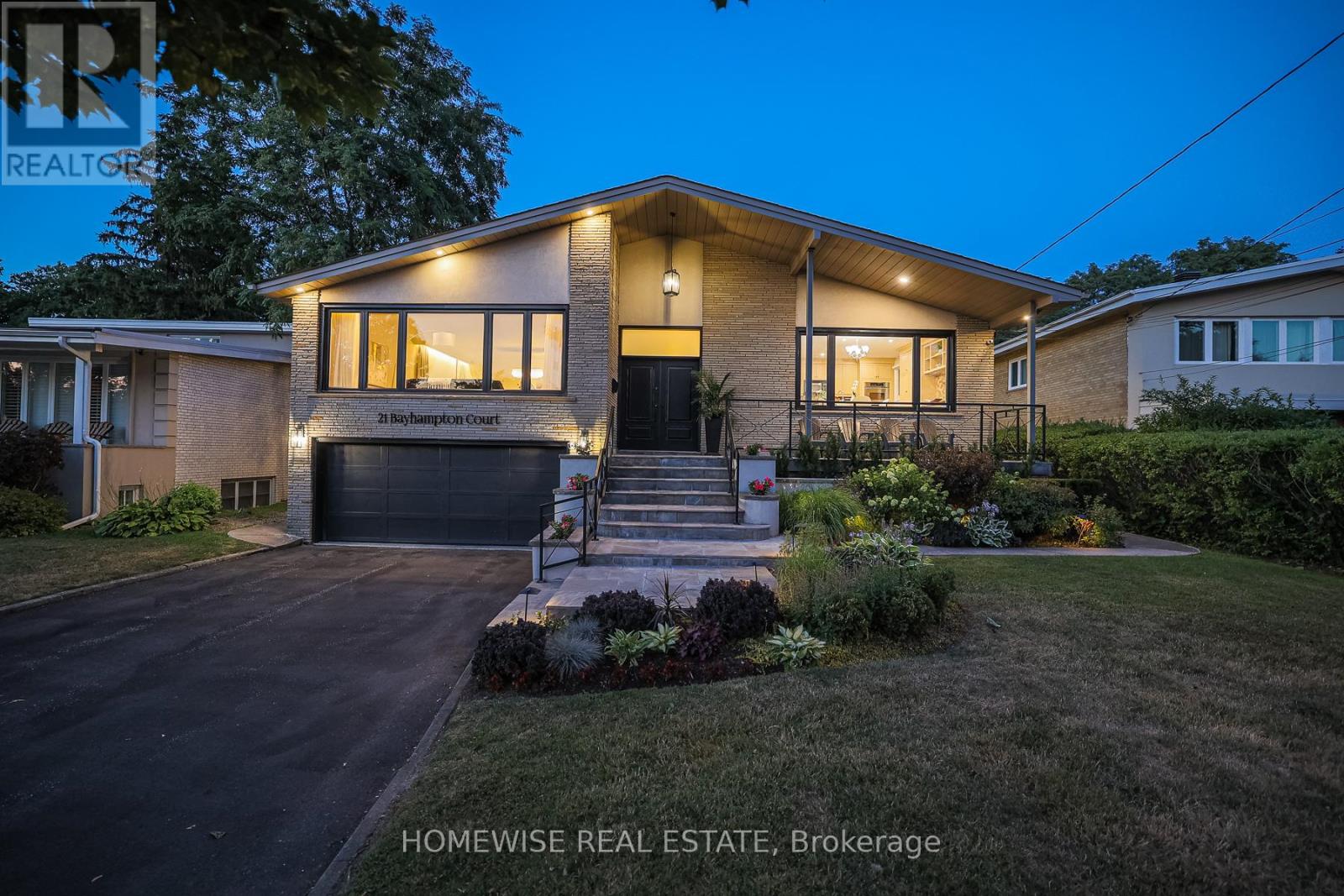 Photo 3 of 21 Bayhampton Court, Toronto ON