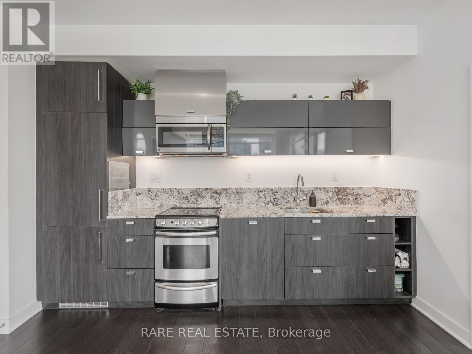 Photo 3 of 2705 290 Adelaide Street W, Toronto ON