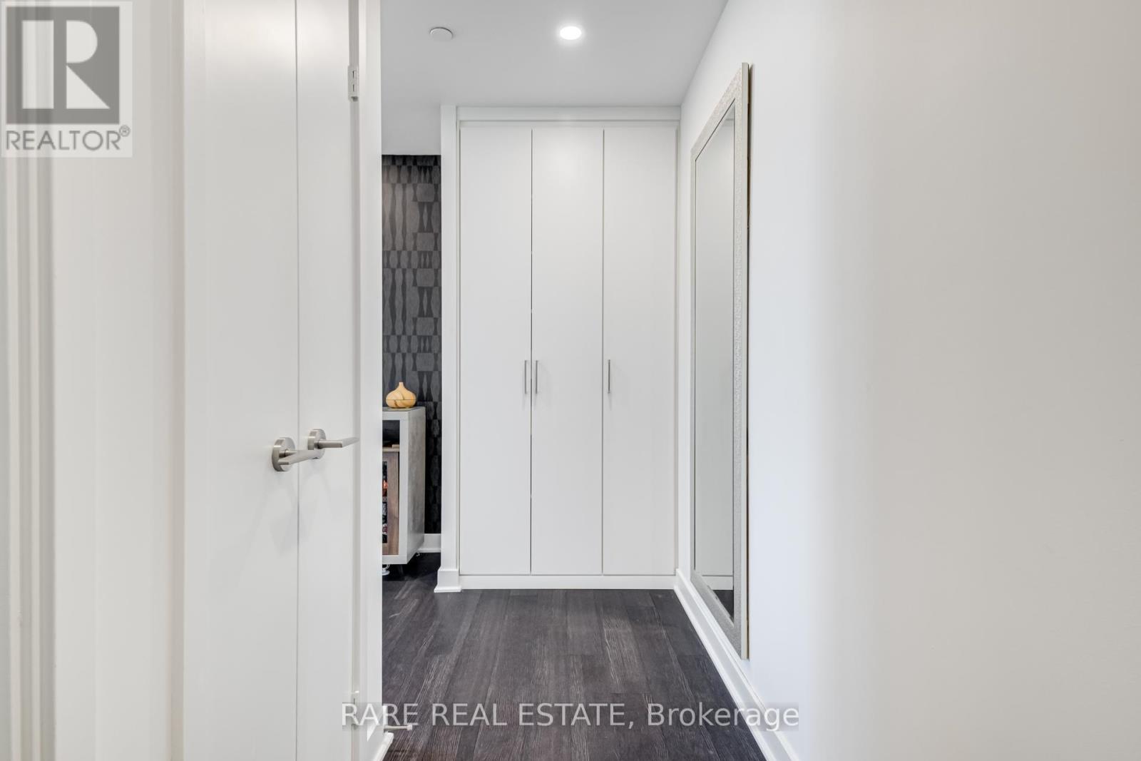 Photo 5 of 2705 290 Adelaide Street W, Toronto ON