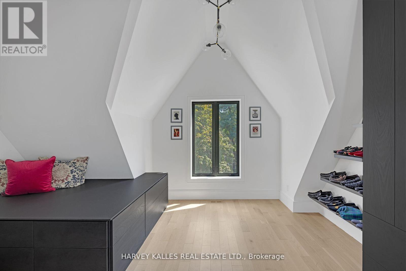 Photo 26 of 274 Carlton Street, Toronto ON
