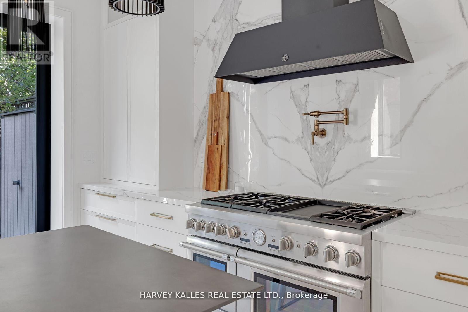 Photo 32 of 274 Carlton Street, Toronto ON