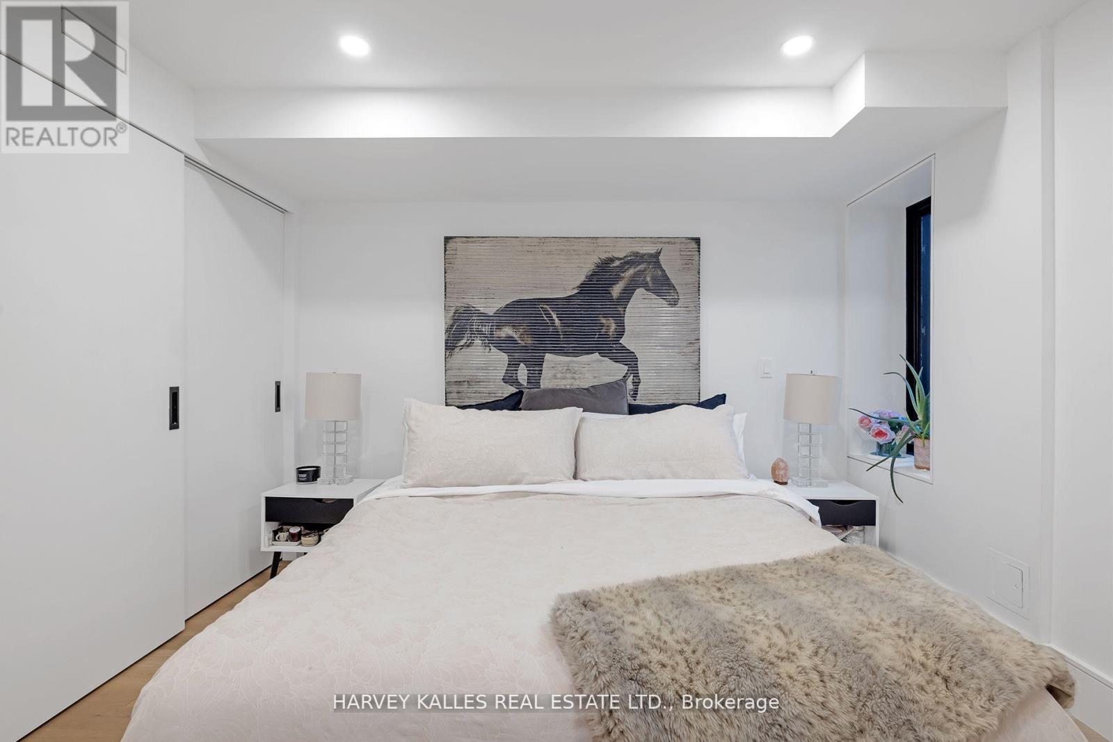 Photo 33 of 274 Carlton Street, Toronto ON