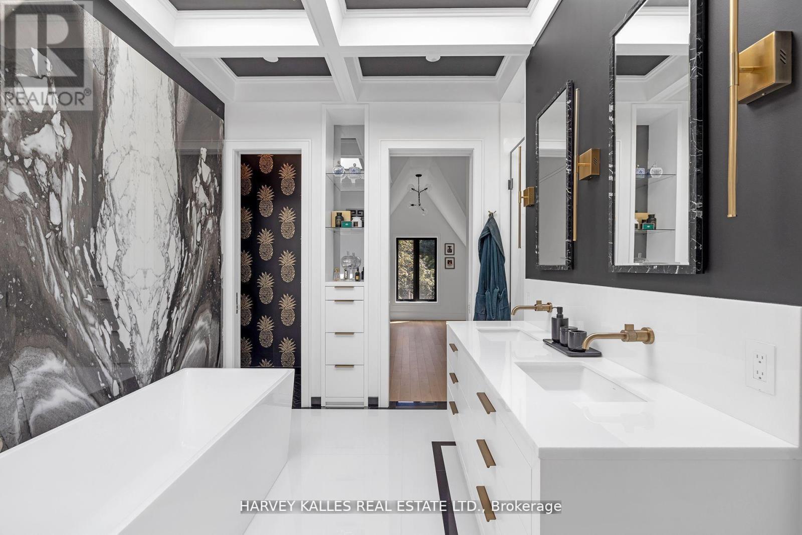 Photo 10 of 274 Carlton Street, Toronto ON