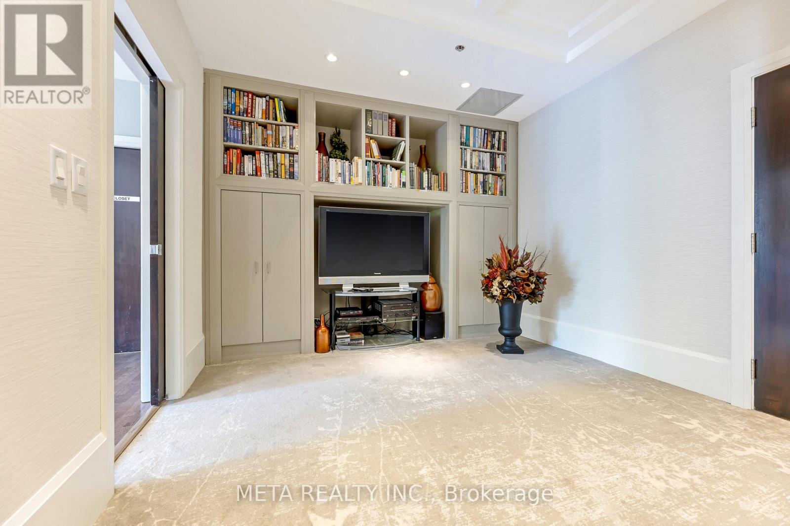 Photo 31 of 501 2855 Bloor Street W, Toronto ON