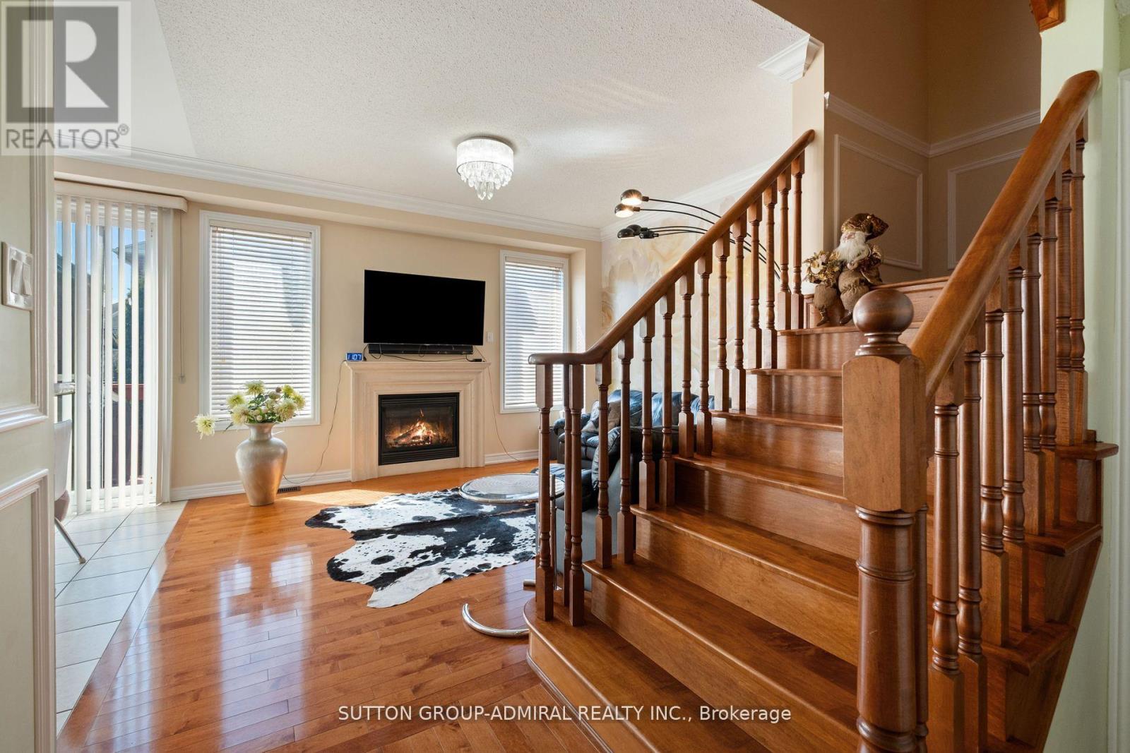 Photo 13 of 11 Thistle Avenue, Richmond Hill ON