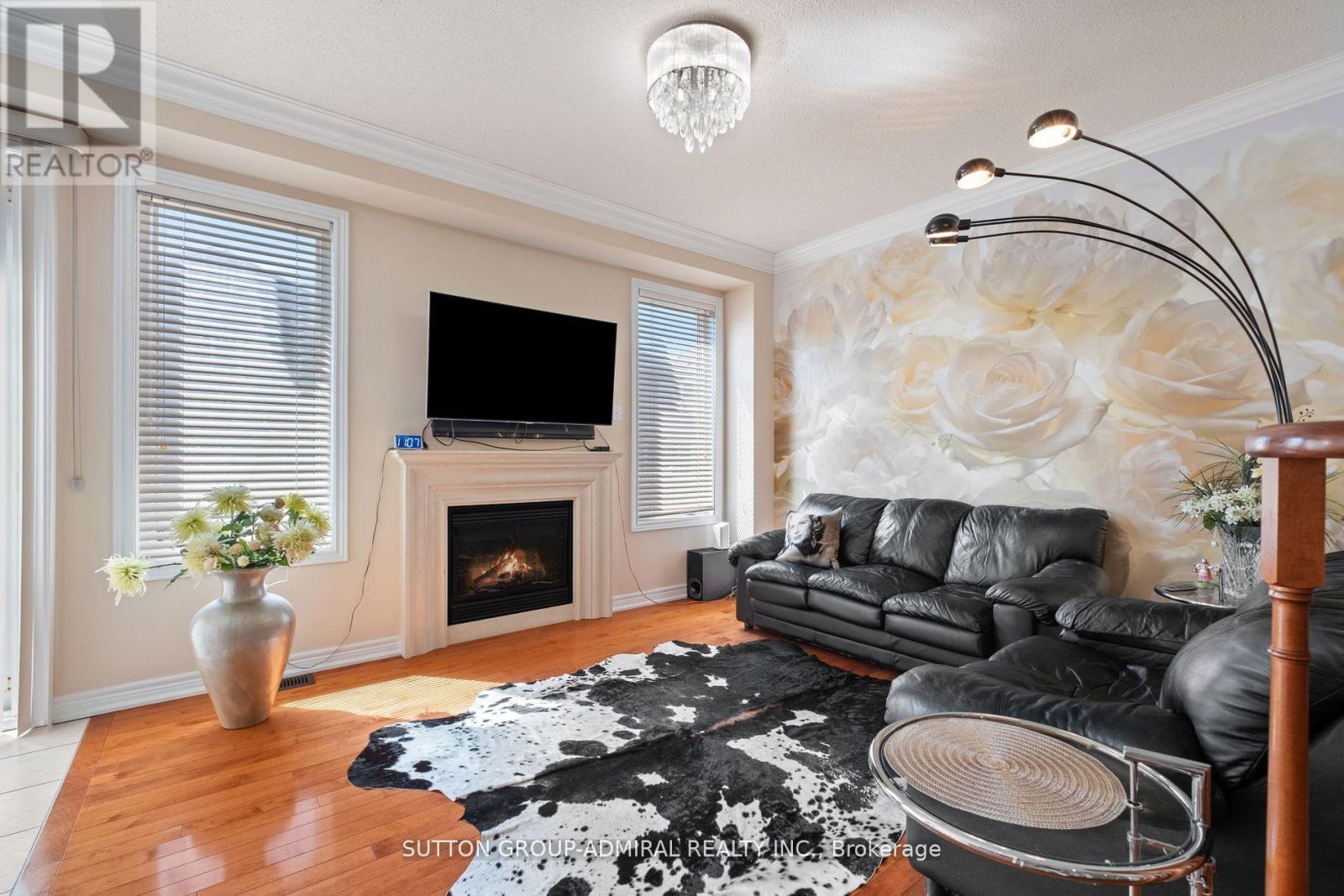 Photo 15 of 11 Thistle Avenue, Richmond Hill ON