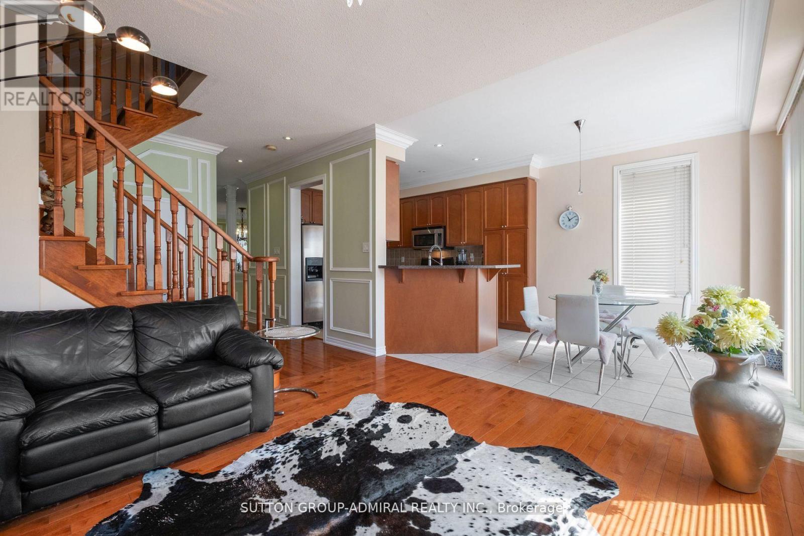Photo 17 of 11 Thistle Avenue, Richmond Hill ON
