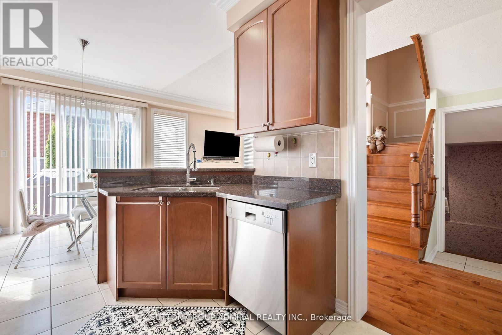 Photo 21 of 11 Thistle Avenue, Richmond Hill ON