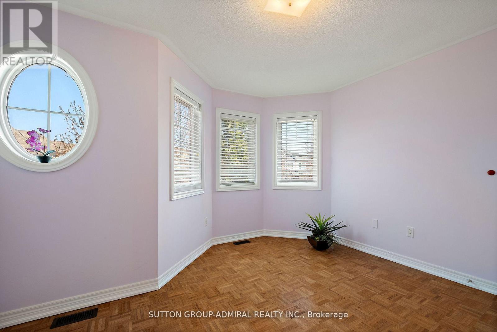 Photo 25 of 11 Thistle Avenue, Richmond Hill ON