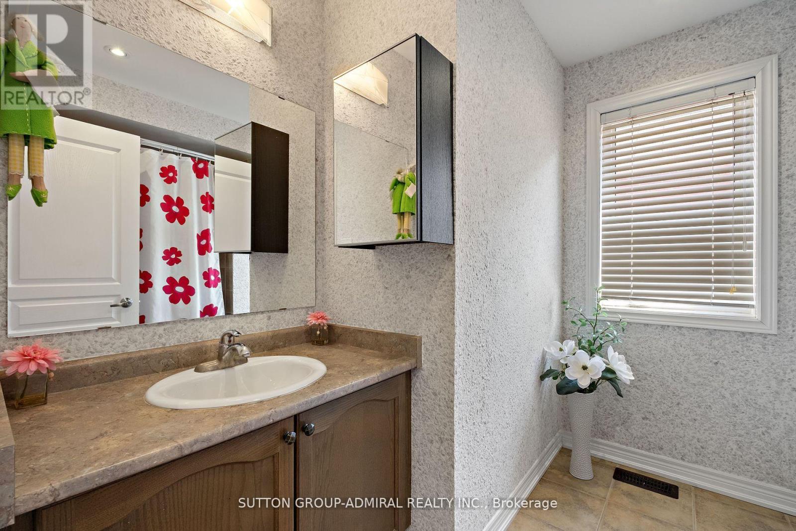 Photo 27 of 11 Thistle Avenue, Richmond Hill ON