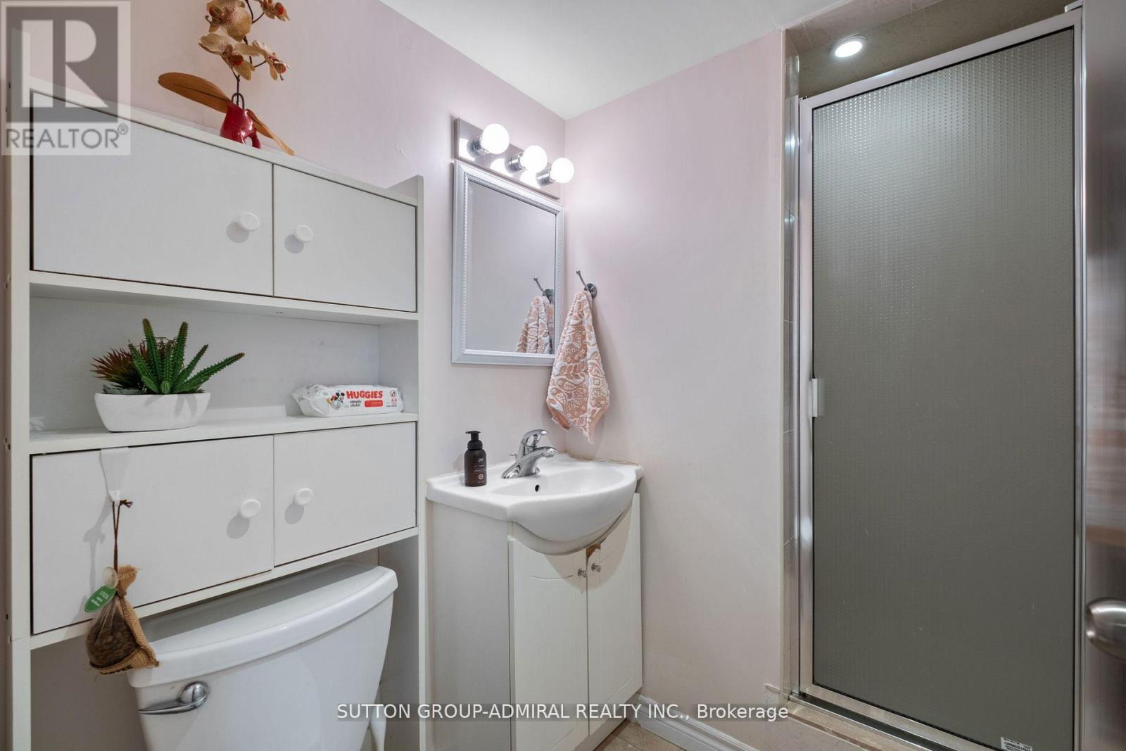 Photo 35 of 11 Thistle Avenue, Richmond Hill ON