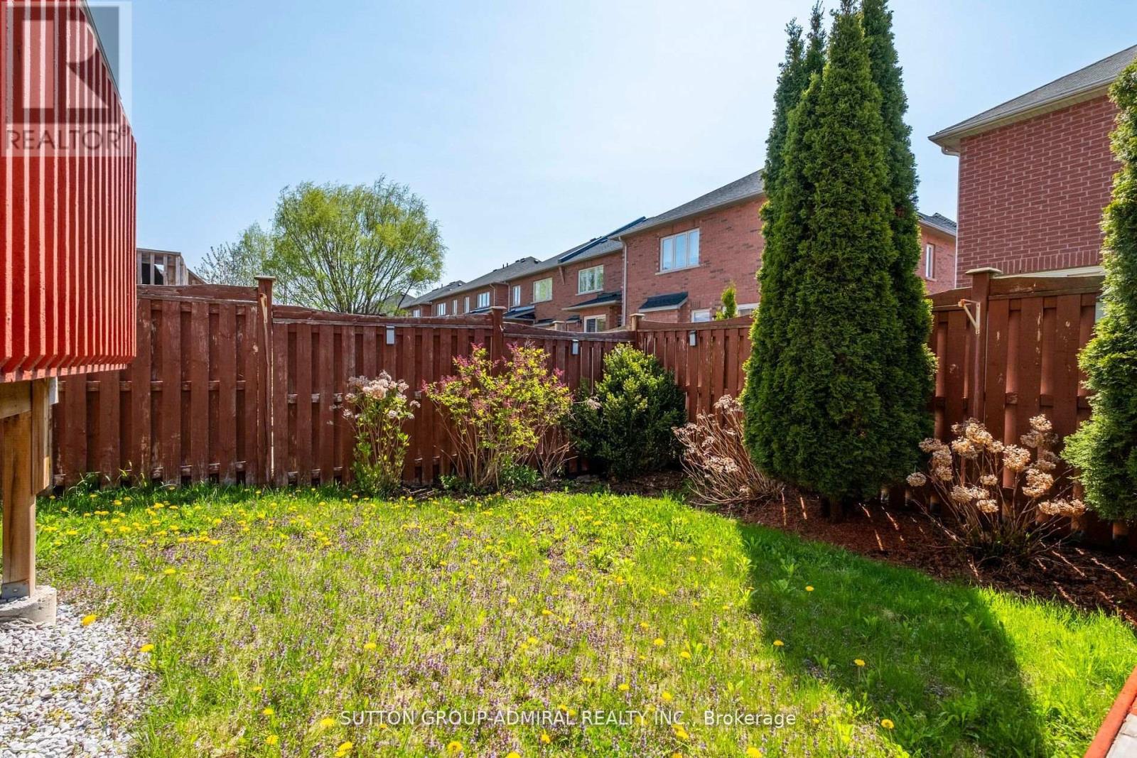 Photo 39 of 11 Thistle Avenue, Richmond Hill ON