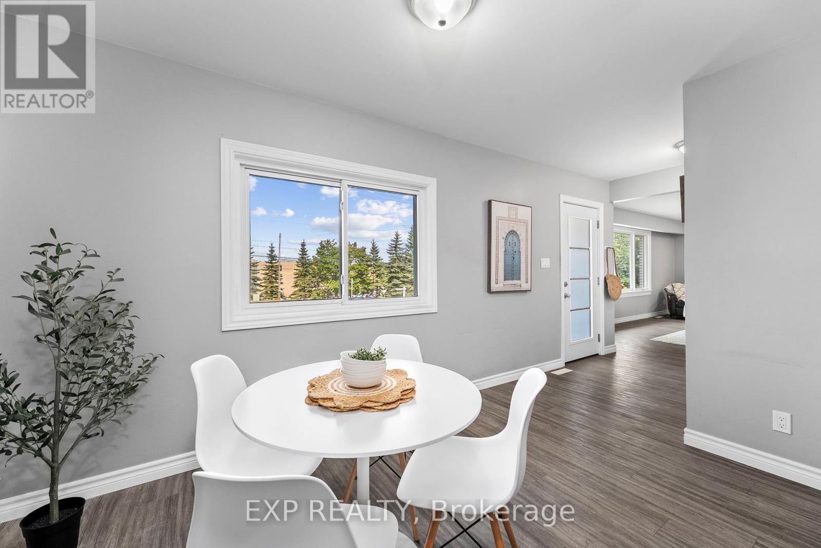 Photo 5 of 143 Westmount Drive N, Orillia ON
