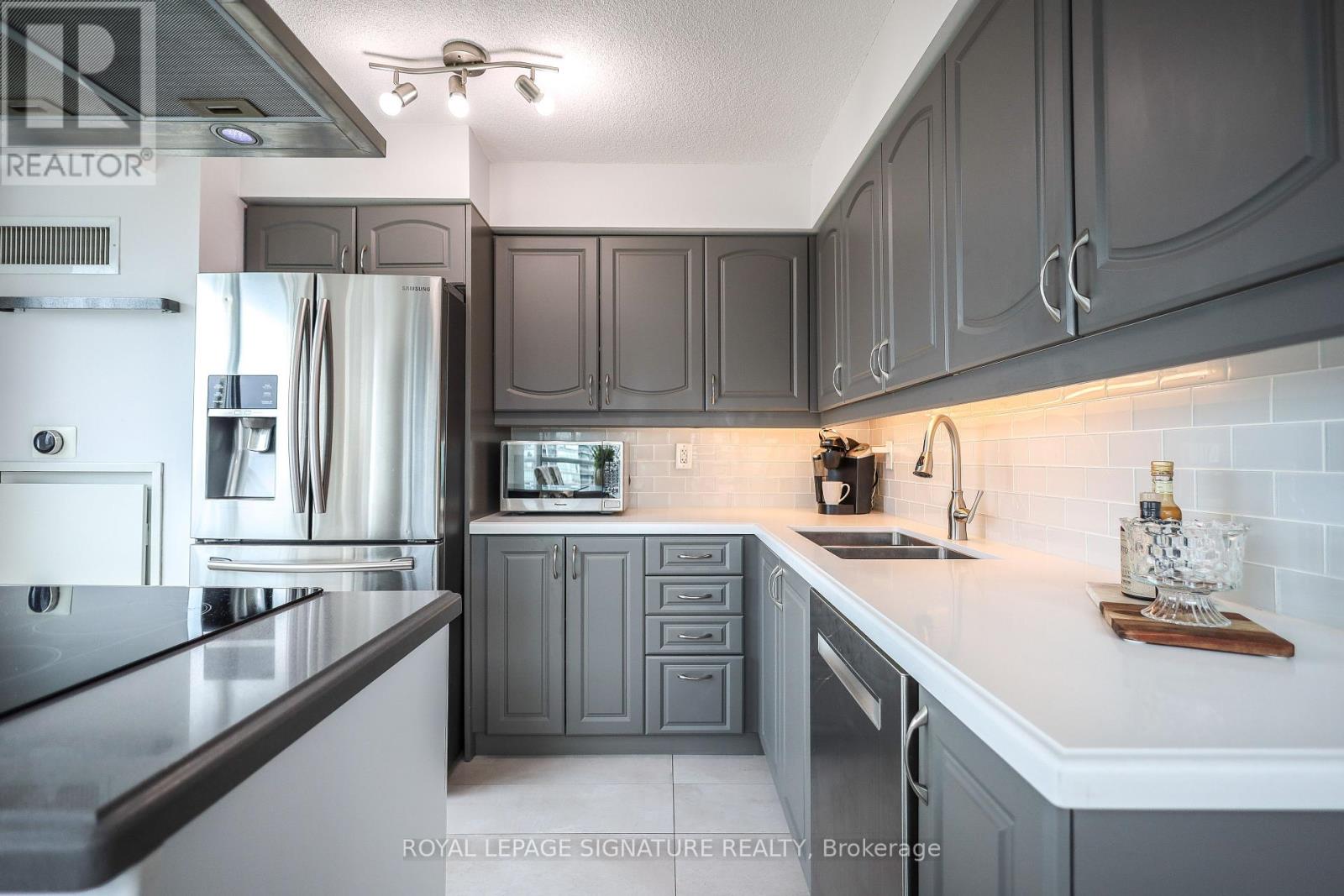 Photo 2 of 2304 155 Legion Road N, Toronto ON