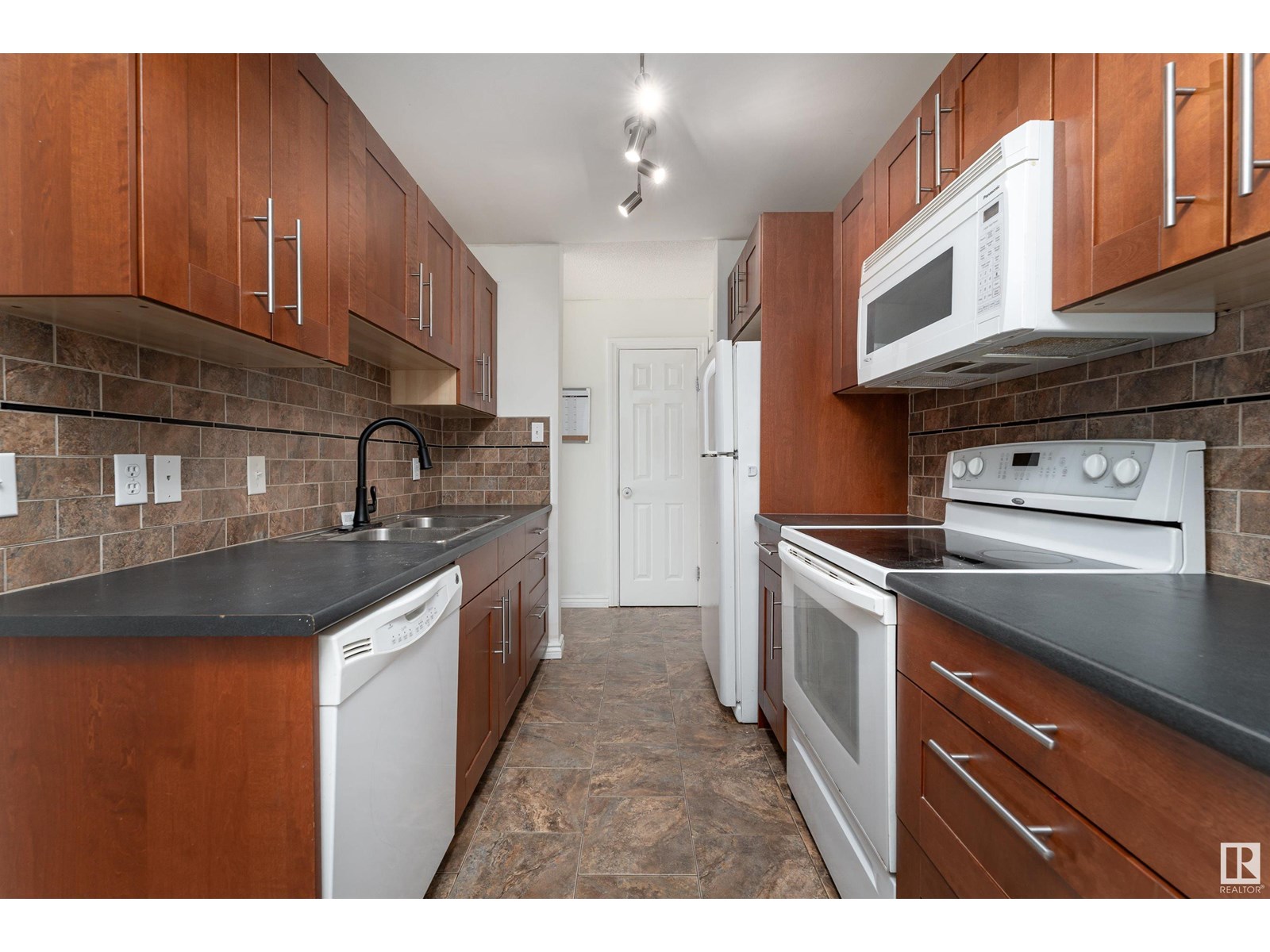 Photo 17 of 1 F Callingwood Co Nw, Edmonton AB