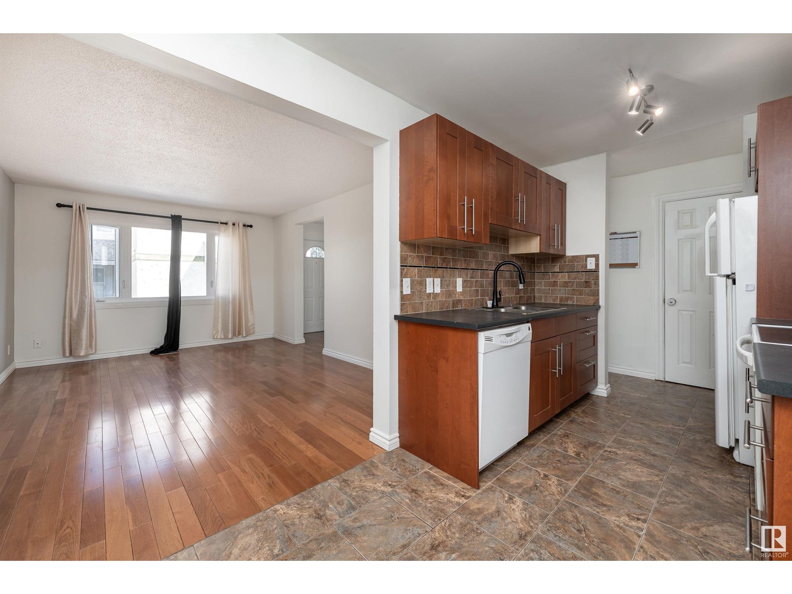 Photo 15 of 1 F Callingwood Co Nw, Edmonton AB