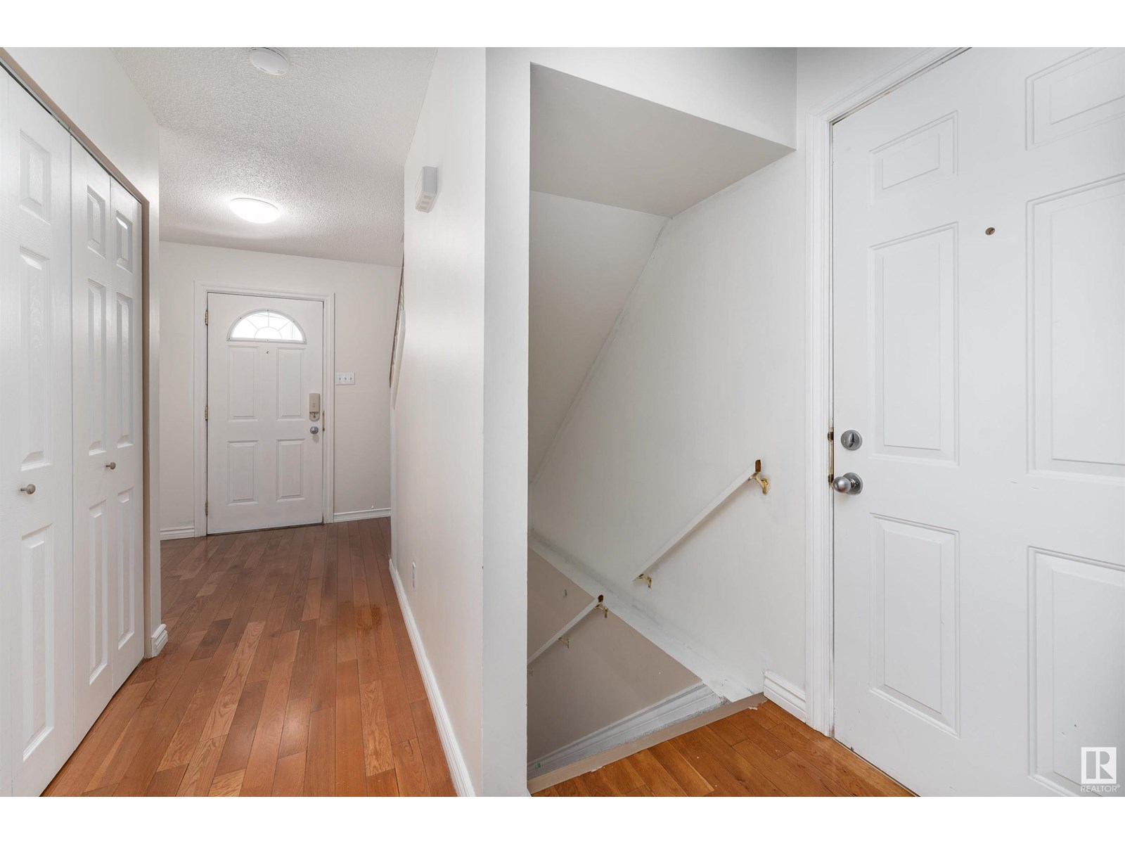 Photo 8 of 1 F Callingwood Co Nw, Edmonton AB