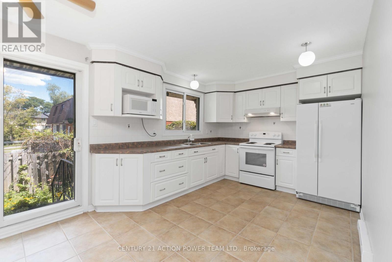 Photo 7 of 17 3103 Armada Avenue, Ottawa ON