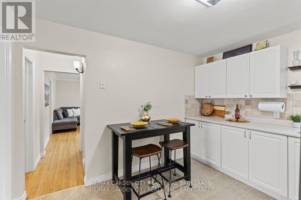 Photo 19 of 19 Oakwood Avenue, St Catharines ON