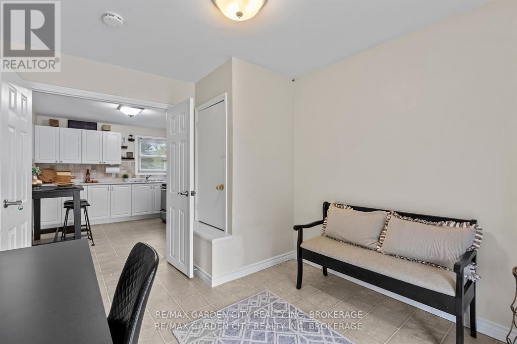 Photo 15 of 19 Oakwood Avenue, St Catharines ON