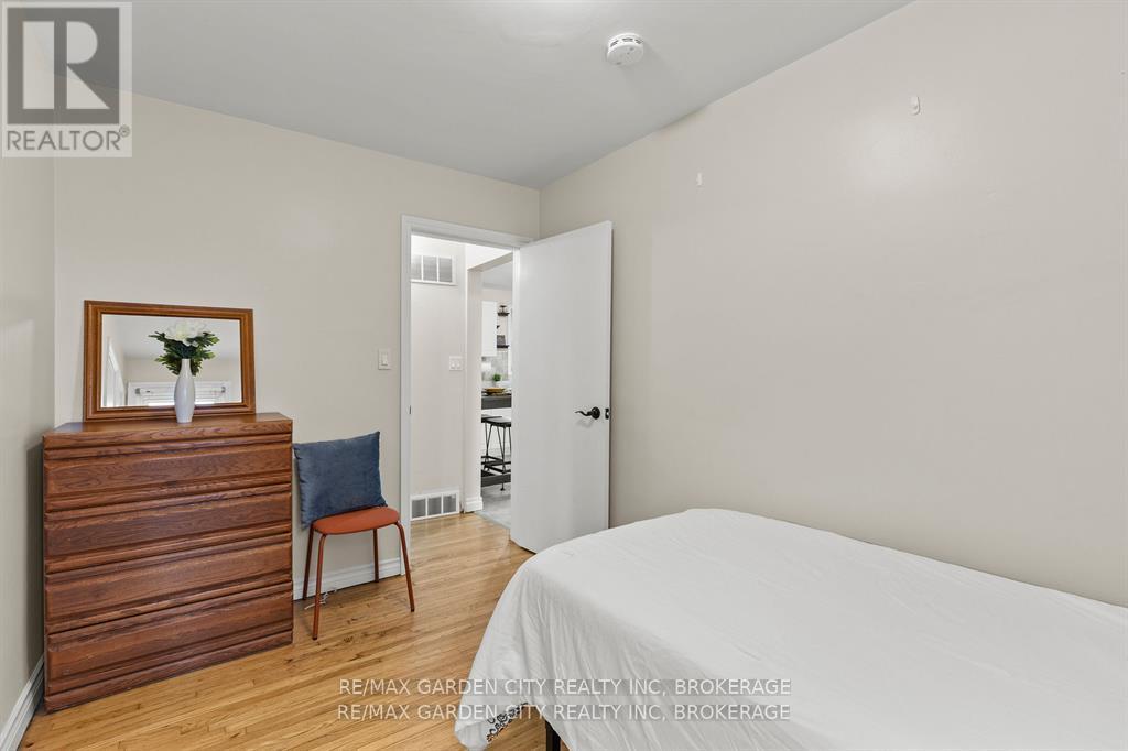 Photo 20 of 19 Oakwood Avenue, St Catharines ON