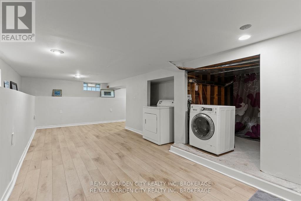 Photo 21 of 19 Oakwood Avenue, St Catharines ON