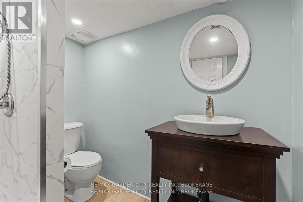 Photo 1 of 19 Oakwood Avenue, St Catharines ON