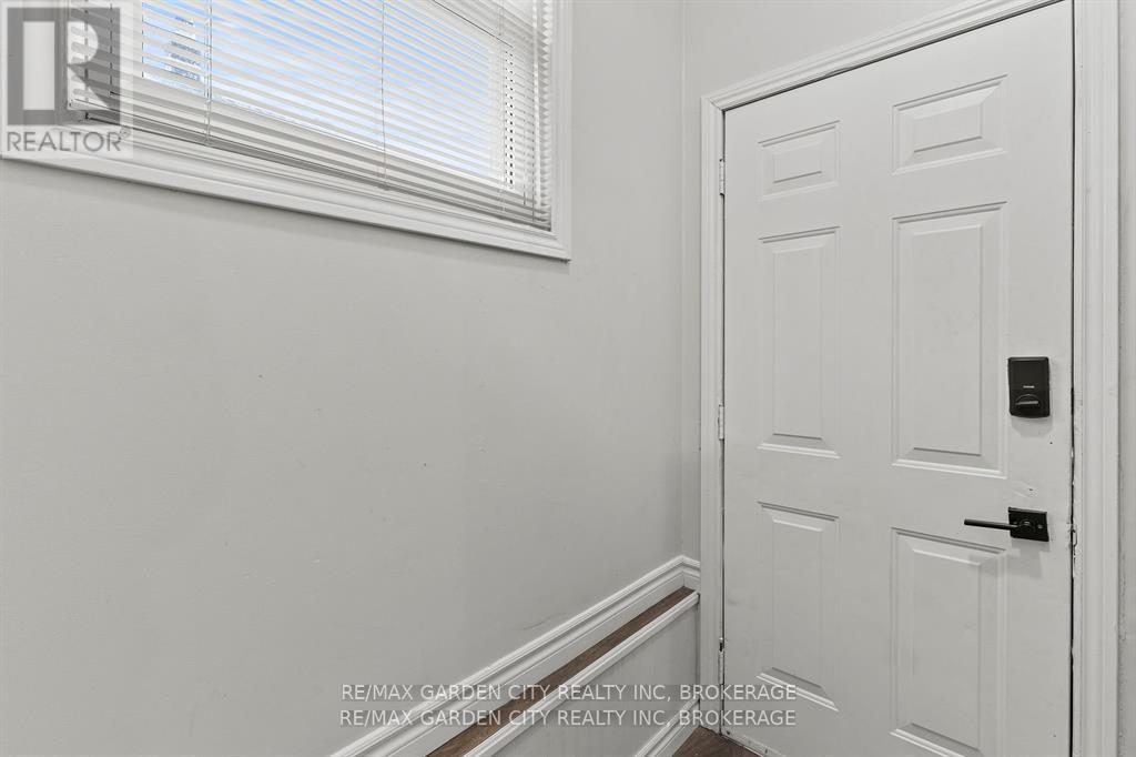 Photo 18 of 19 Oakwood Avenue, St Catharines ON