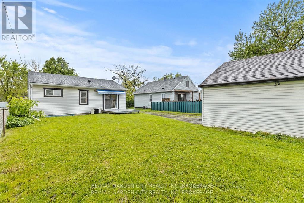 Photo 24 of 19 Oakwood Avenue, St Catharines ON