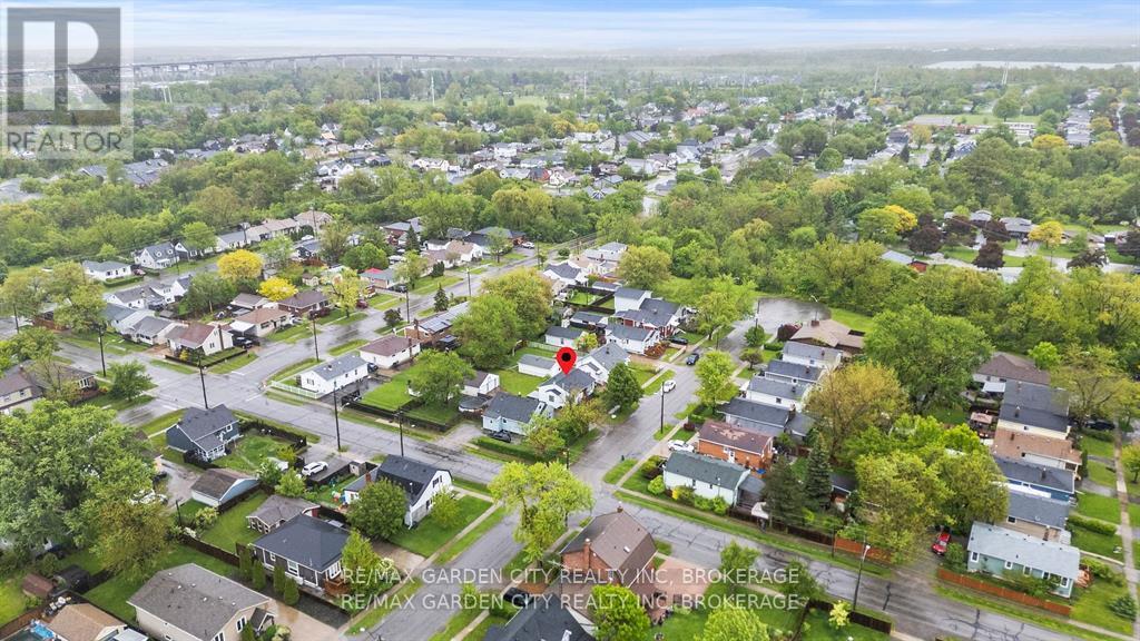 Photo 4 of 19 Oakwood Avenue, St Catharines ON