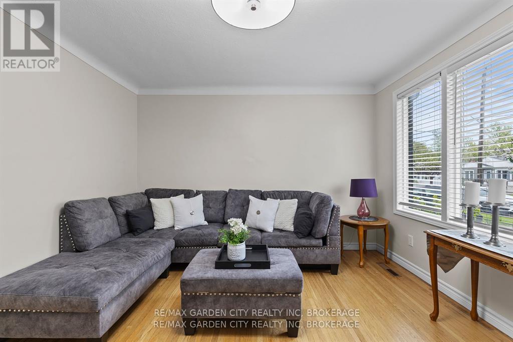 Photo 7 of 19 Oakwood Avenue, St Catharines ON