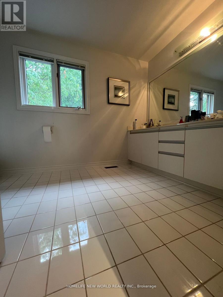 Photo 23 of 494 Palmer Avenue, Richmond Hill ON