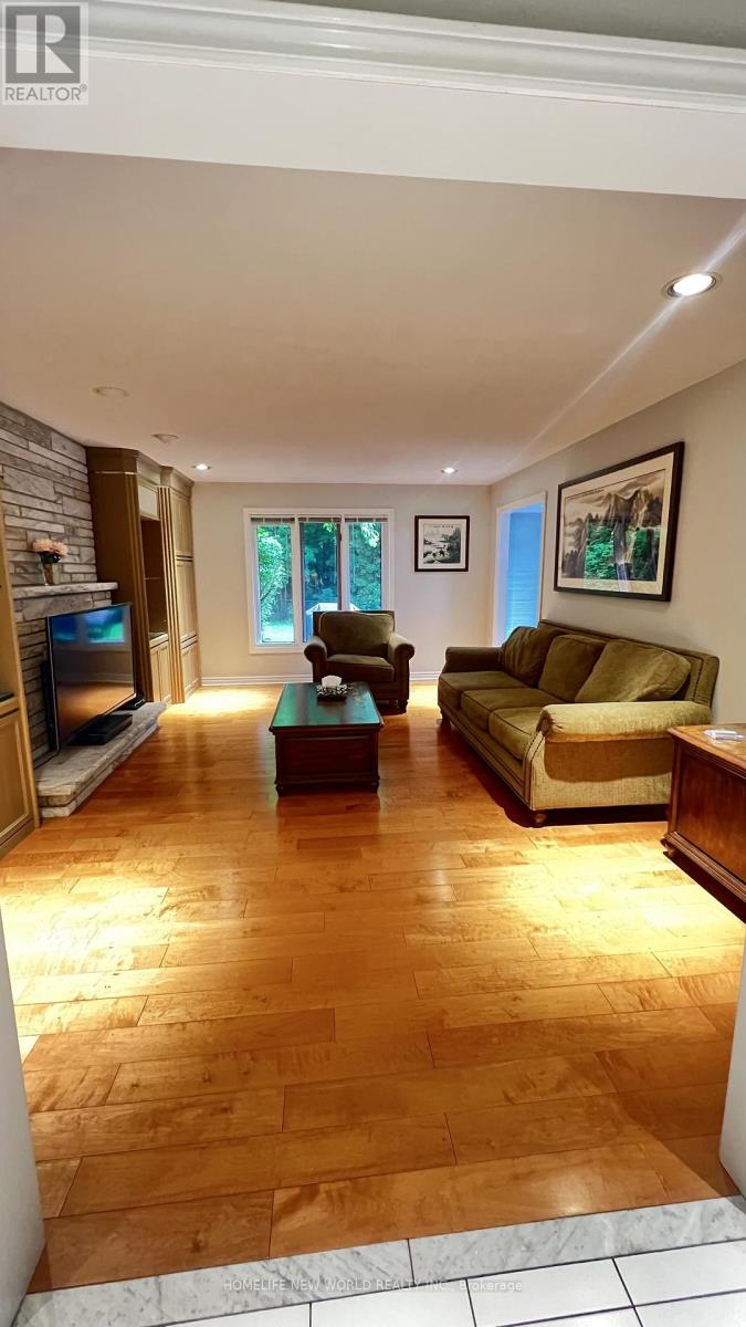 Photo 13 of 494 Palmer Avenue, Richmond Hill ON