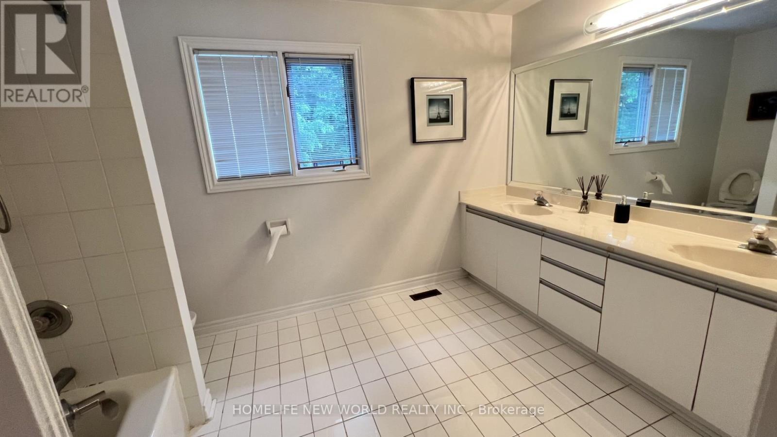 Photo 31 of 494 Palmer Avenue, Richmond Hill ON
