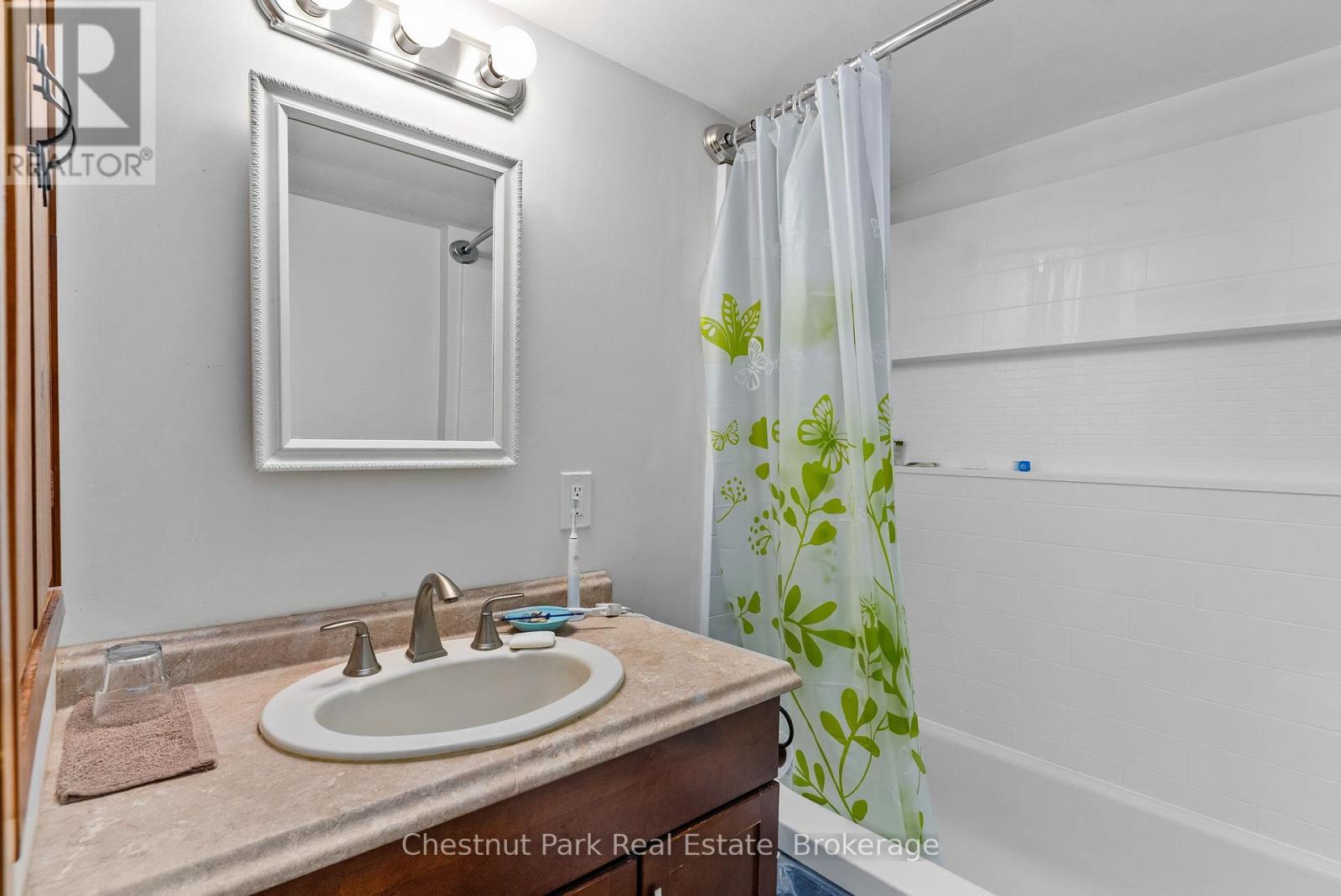 Photo 31 of 869 Muskoka Road 10, Huntsville ON
