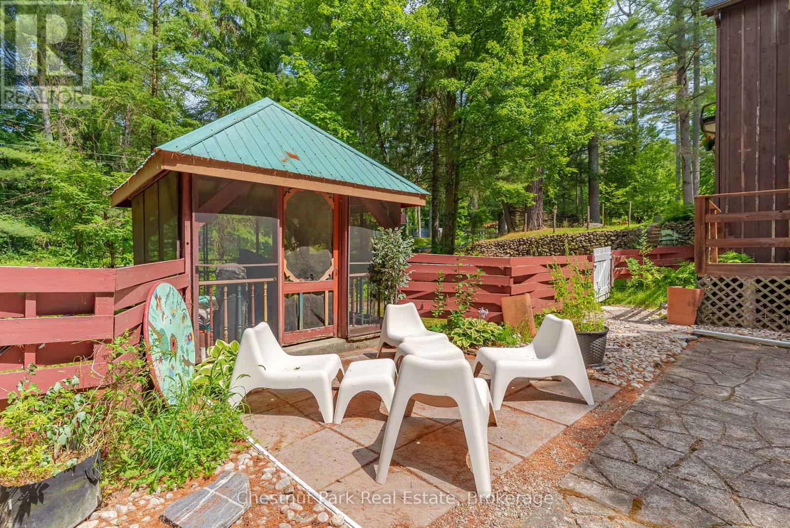 Photo 9 of 869 Muskoka Road 10, Huntsville ON