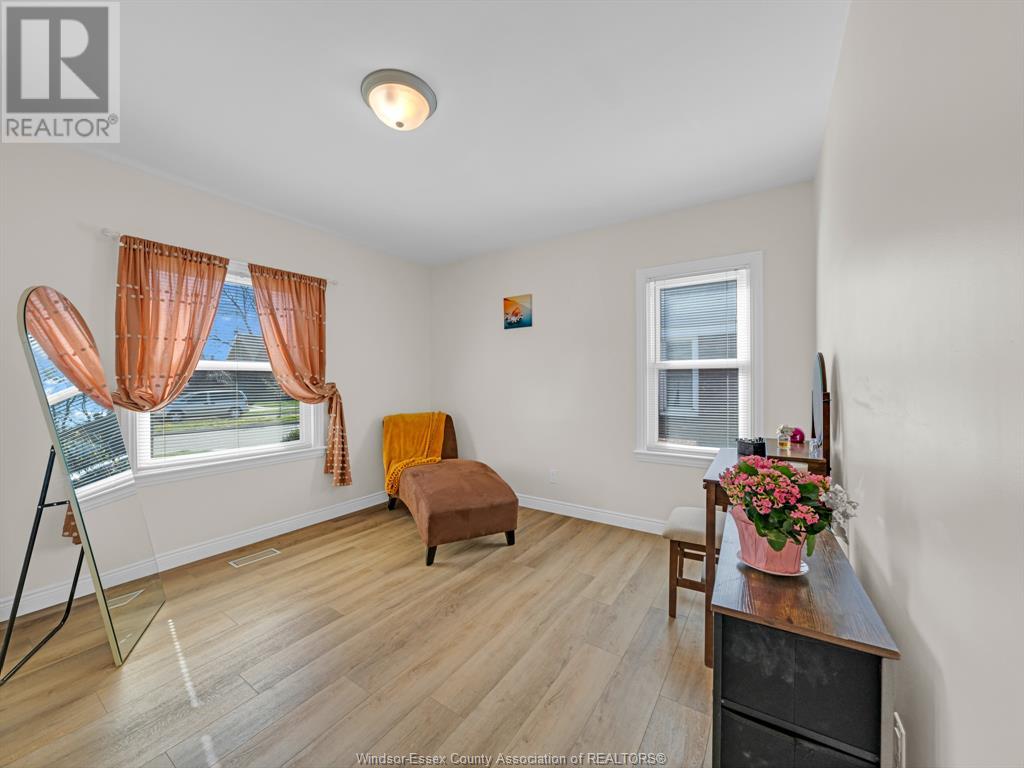 Photo 5 of 1131 Fairview Boulevard, Windsor ON