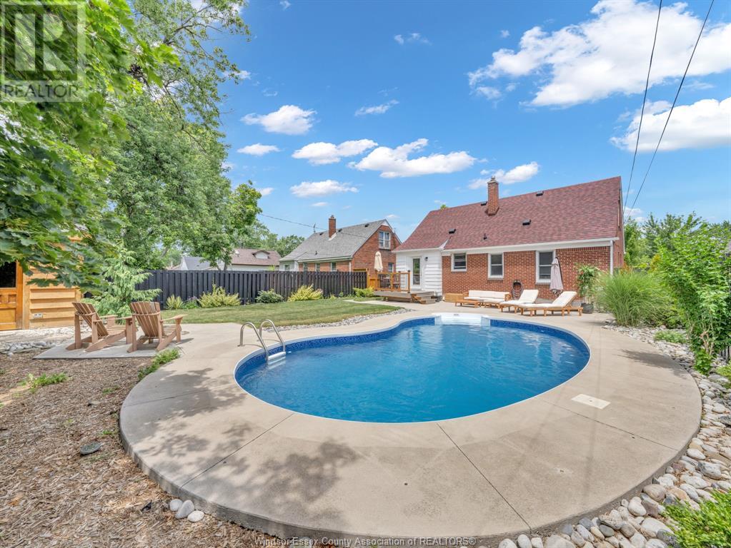 Photo 2 of 1131 Fairview Boulevard, Windsor ON