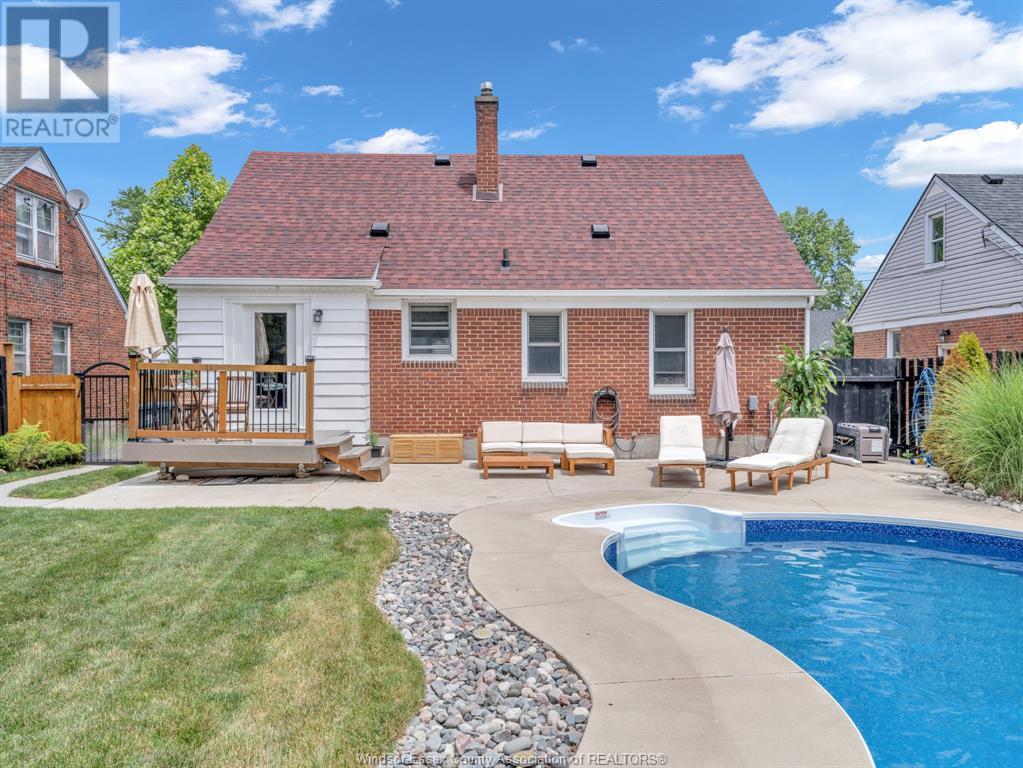 Photo 4 of 1131 Fairview Boulevard, Windsor ON