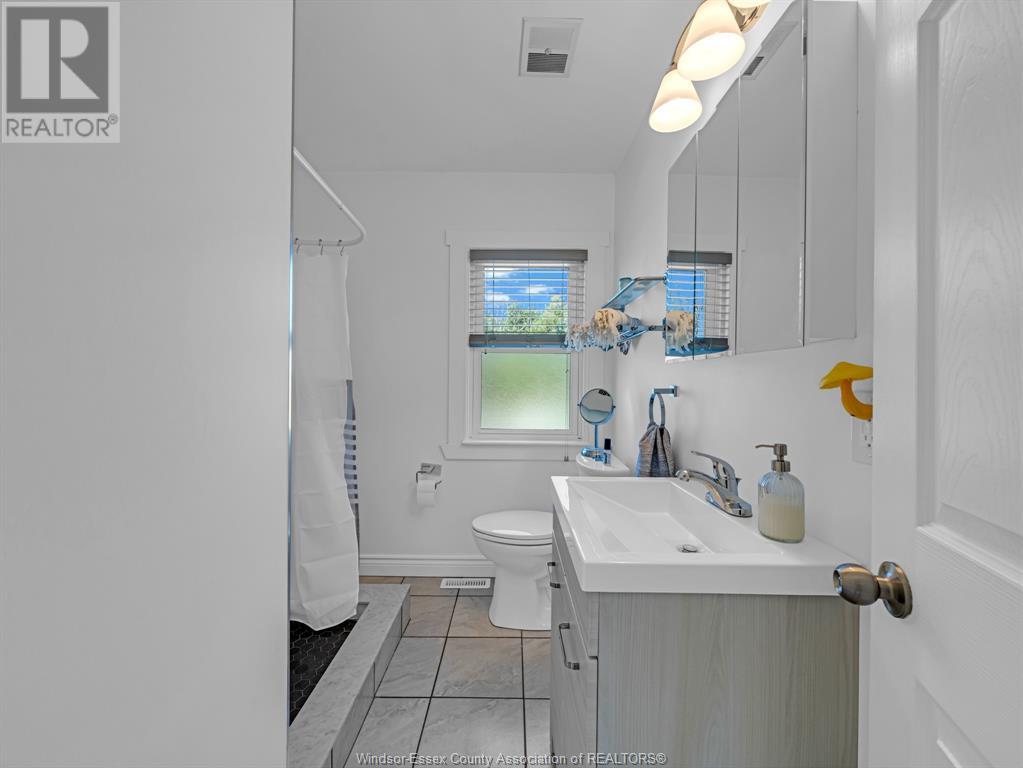 Photo 12 of 1131 Fairview Boulevard, Windsor ON