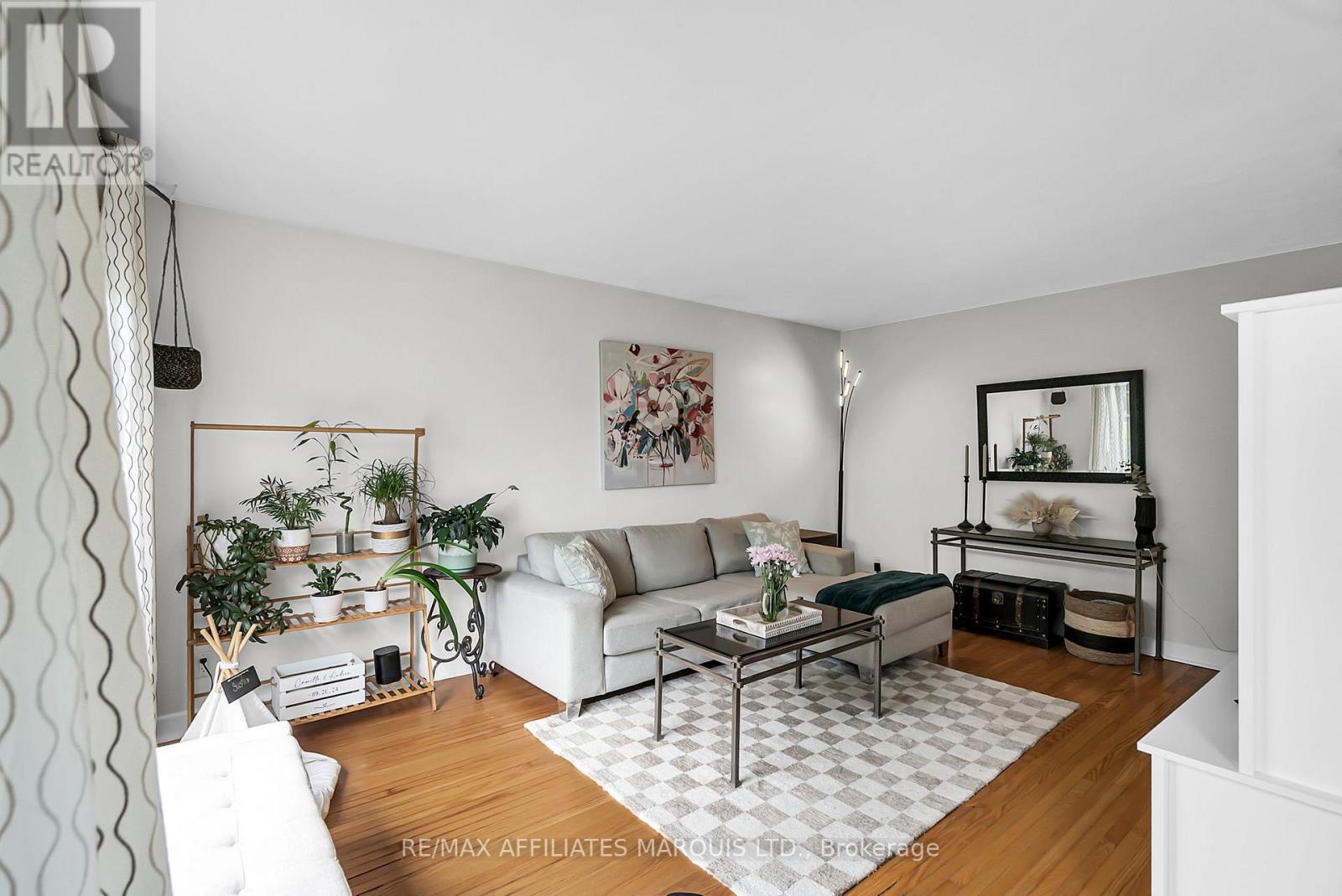Photo 4 of 634 Fraser Avenue, Cornwall ON