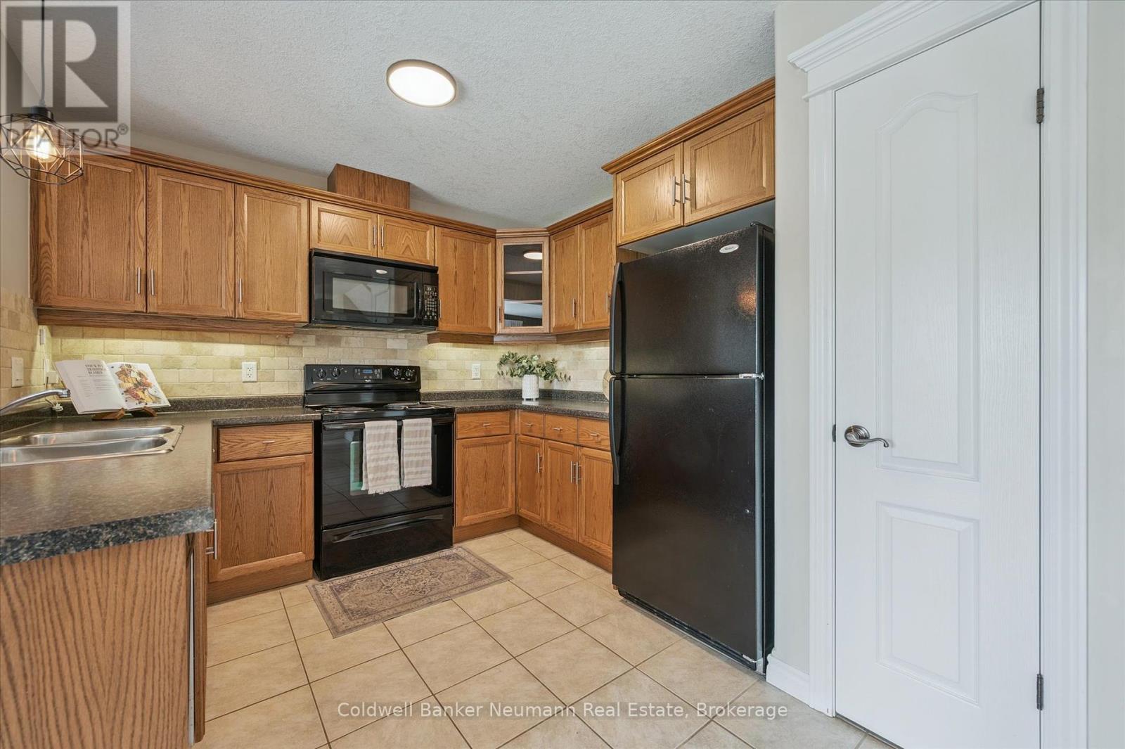 Photo 10 of 320 Severn Drive, Guelph ON