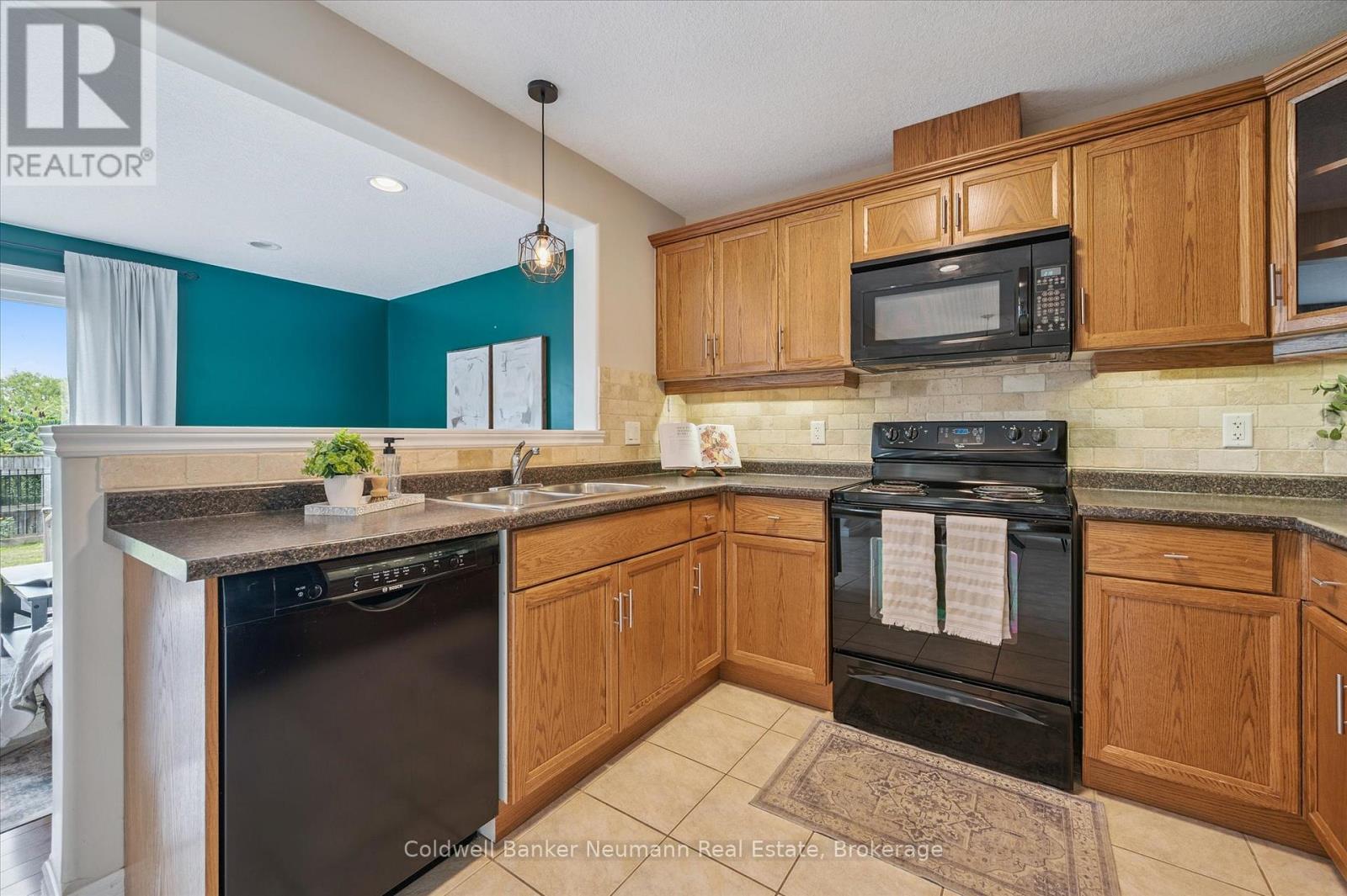 Photo 11 of 320 Severn Drive, Guelph ON