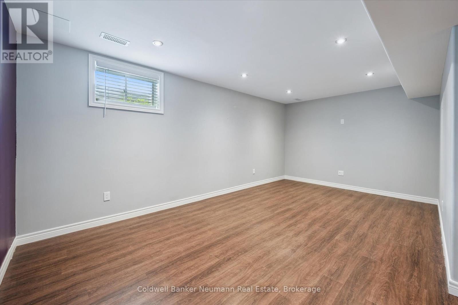 Photo 28 of 320 Severn Drive, Guelph ON
